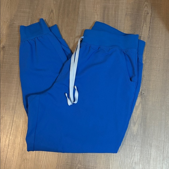 FIGS Technical Collection Scrub set
- top 3x Xl bottoms (jogger) - Picture 3 of 3